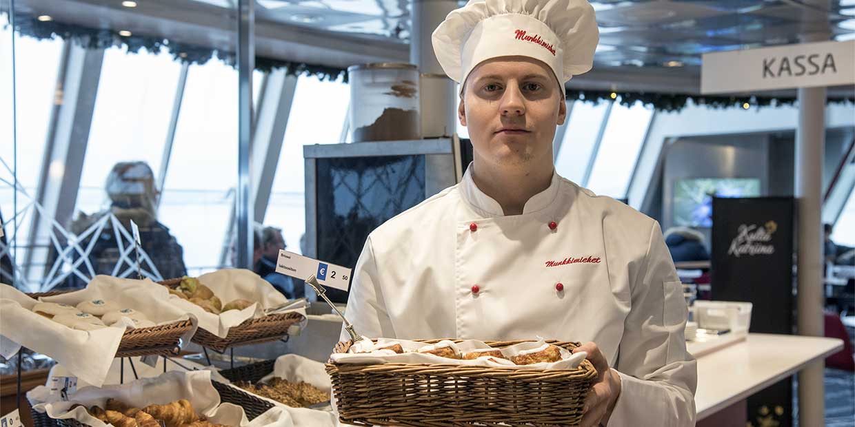 Käsitsi valmistatud pagaritooted selvekohviku letilt